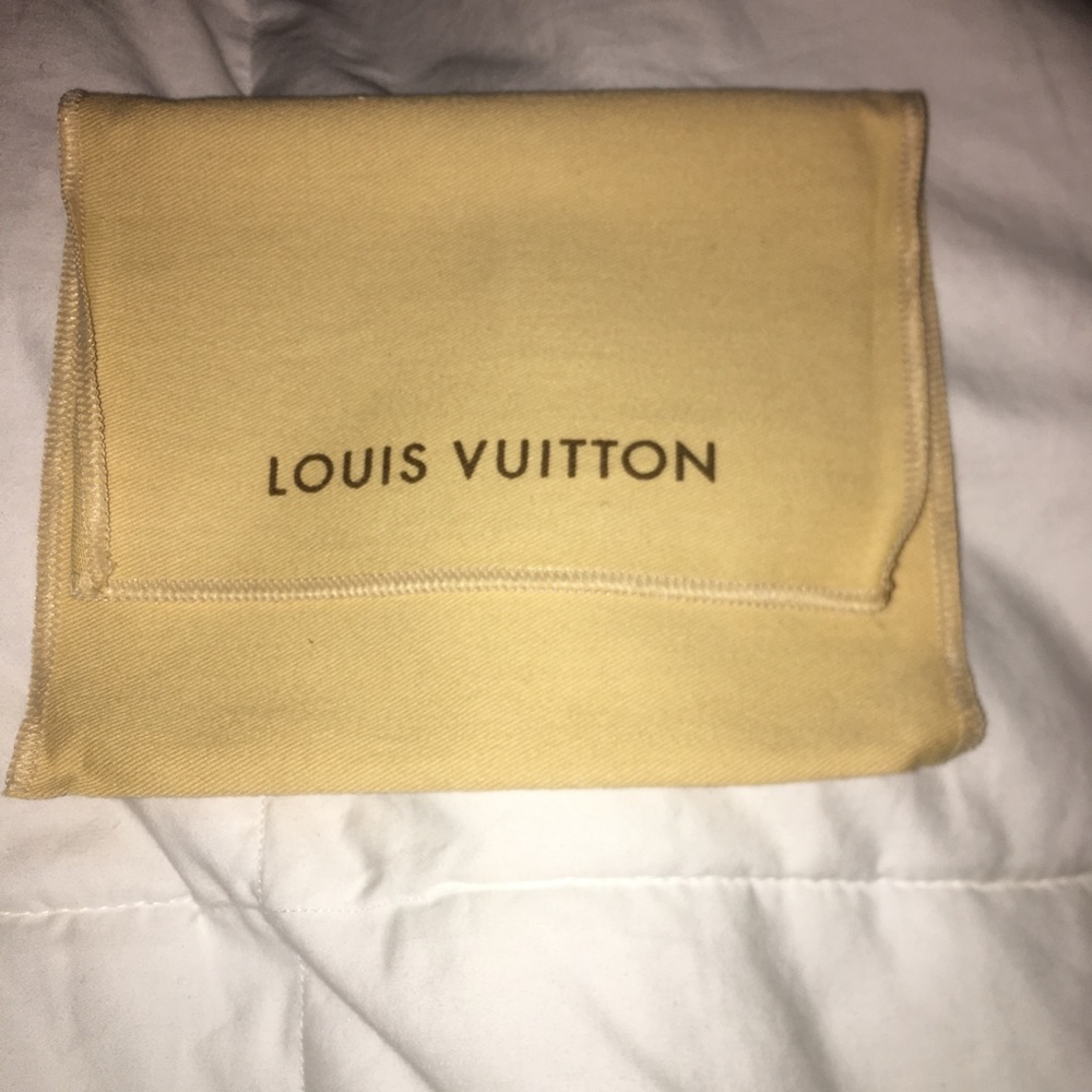 LV Dust cover (individually sold)